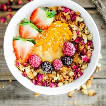 6 ALIMENTOS PARA TENER UN CABELLO AFRO SANO Y HERMOSO