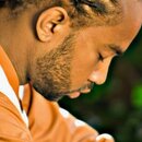 INSPIRACIÓN DE PEINADO: TRENZAS PEGADAS PARA HOMBRES