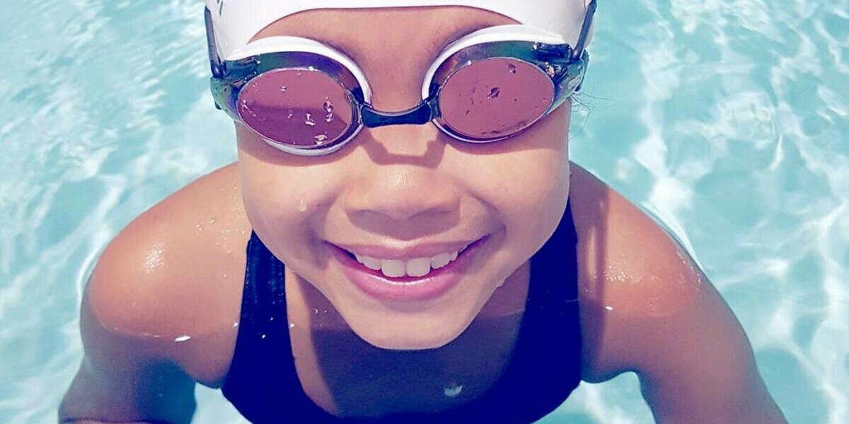 SWIMMA CAPS: ¡LOS PRIMEROS GORROS DE NATACIÓN PARA CABELLO AFRO!