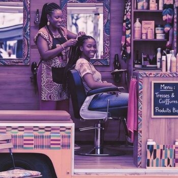 Peluquería móvil: una tendencia en auge y un nicho aún por explotar para el cabello afro.