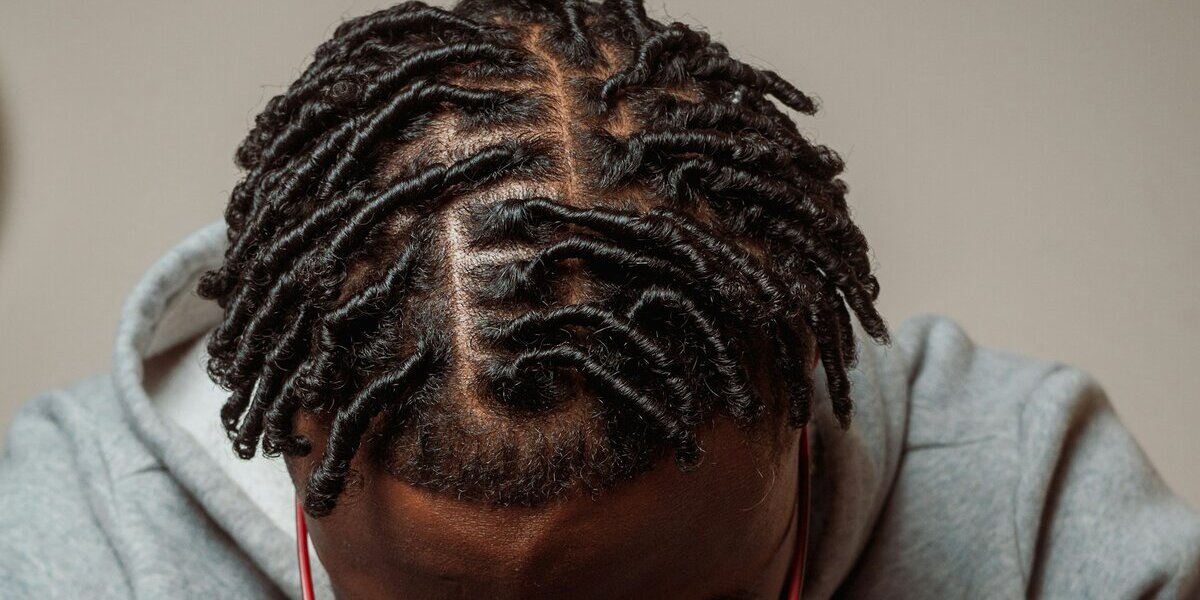Una rutina de cuidado para tus rastas